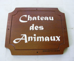 Chateau des Animaux | Wooden House sign