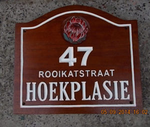 Hoekplasie | Wooden Farm Sign by the Sign Carver